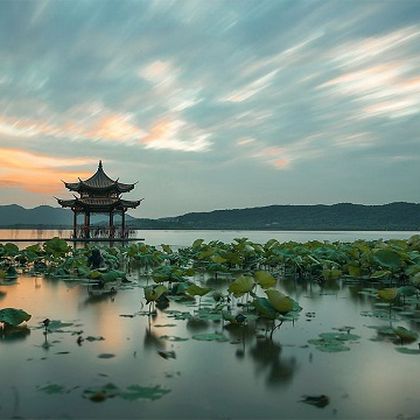 杭州西湖风景名胜区+雷峰塔+花港观鱼一日游