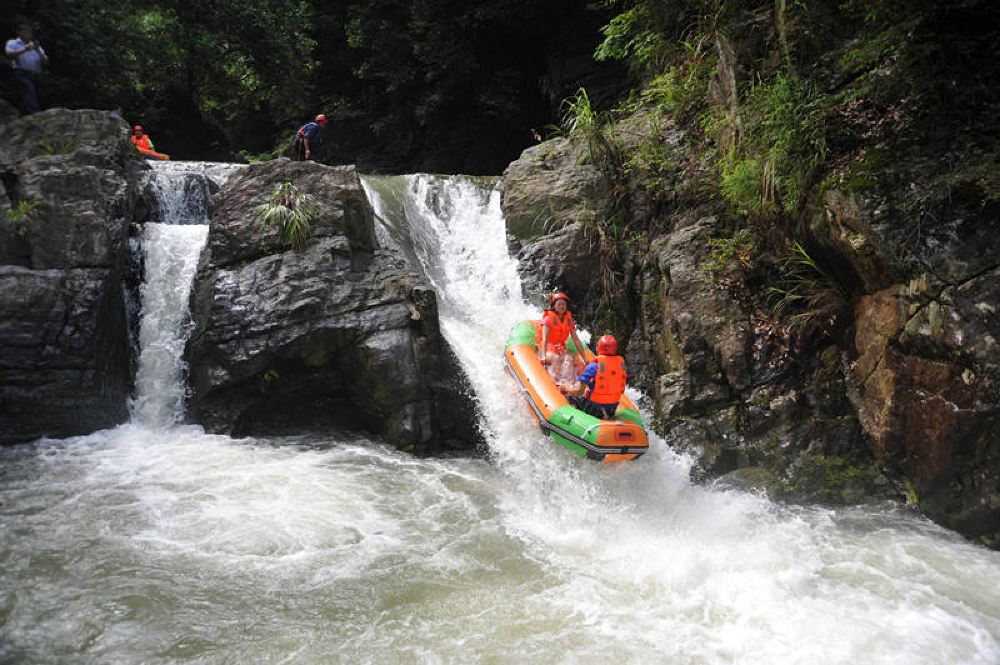 盘龙溪漂流一日游水源干净全程无晒武汉出发