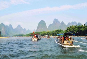 漓江竹筏游半日游【亲临20元人民币背景+阳朔往返接送】【漓江精华：竹筏漂流打卡兴坪佳境、20元人民币漓江背景图，九马画山！】