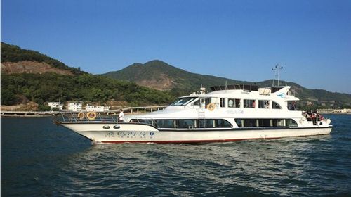 深圳金色海岸游艇+地王观光+大梅沙海滨公园+沙头角中英街+世界之窗一日游【海边沙滩+城市观光】线路推荐【携程玩乐】