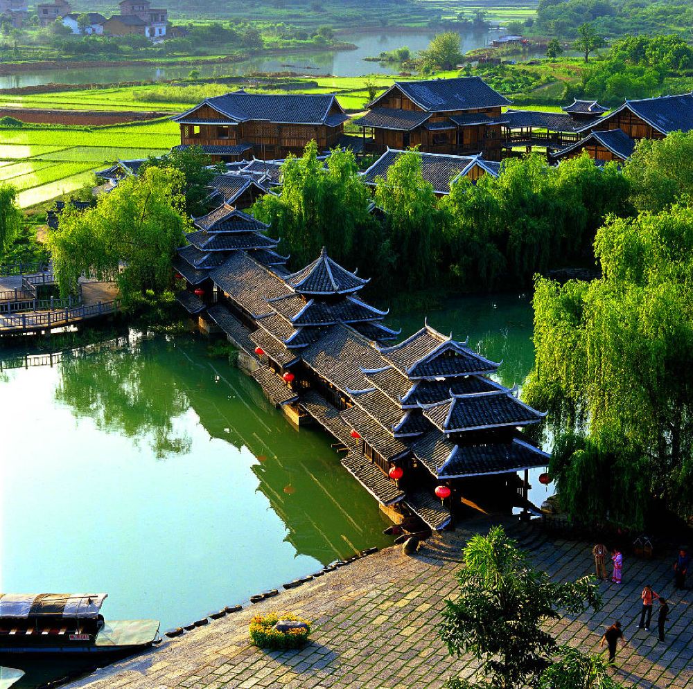 桂林银子岩世外桃源独秀峰王城景区榕杉湖景区二日游贴心服务升级一餐