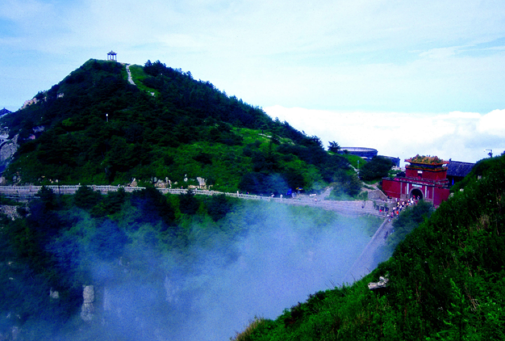 泰安著名的旅遊景點泰山,岱廟去泰安必去的景點一定是泰山了泰山居