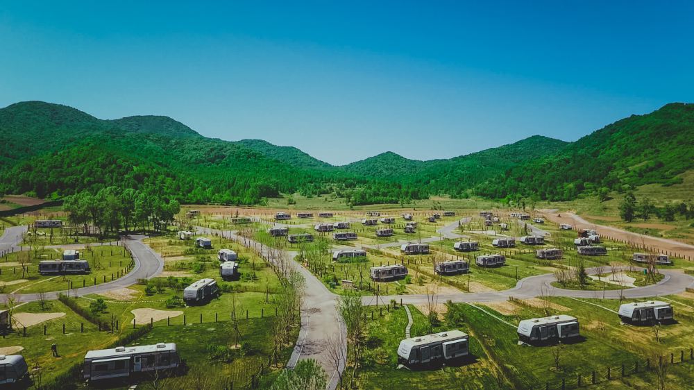 北京海坨山二日游【房车营地 京城100km外的特色小镇】