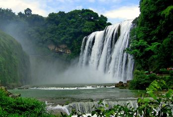 贵州安顺黄果树一日游【自然传奇,天地霸气--（直通车）】【黄果树景区内空气清新，素有“天然大氧吧”之称，享受一场“洗肺”之旅】