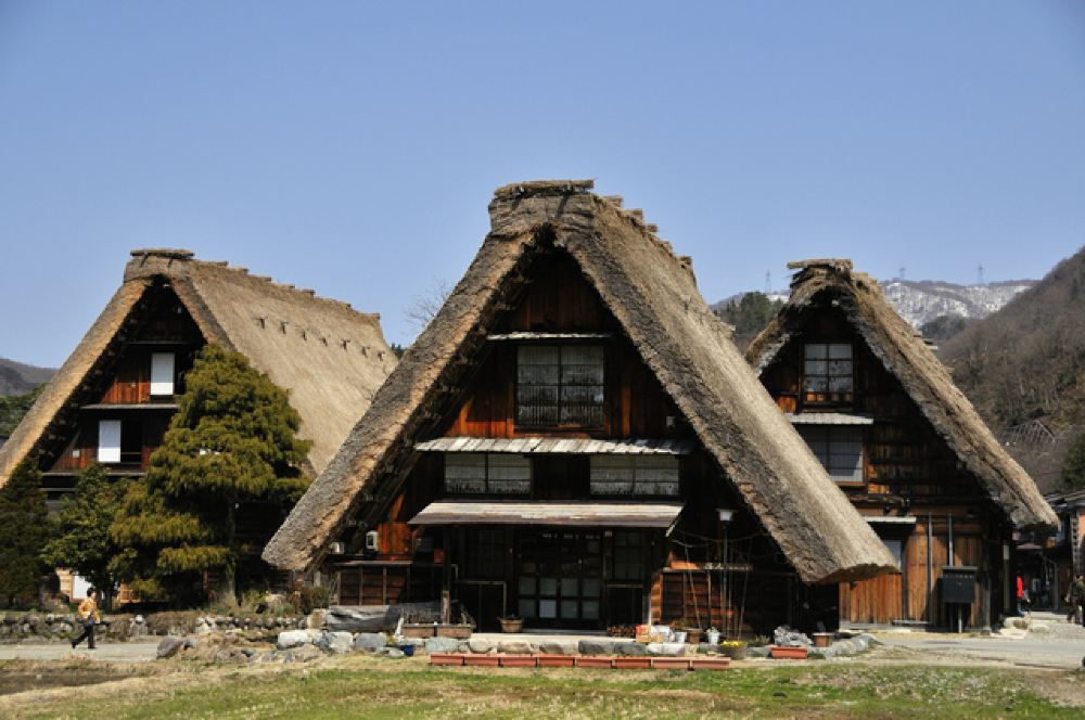 合掌造型的房屋充分展示了當地居民與自然環境共相處的生活智慧,當地