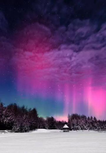 芬兰罗瓦涅米芬兰罗瓦涅米北极光下篝火野餐一日游巴士极光摄影之旅