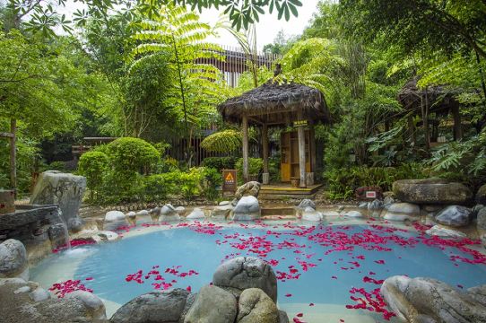 腾冲热海大滚锅一日游浴谷温泉套餐含专车接送双程电瓶车大滚锅饵丝一