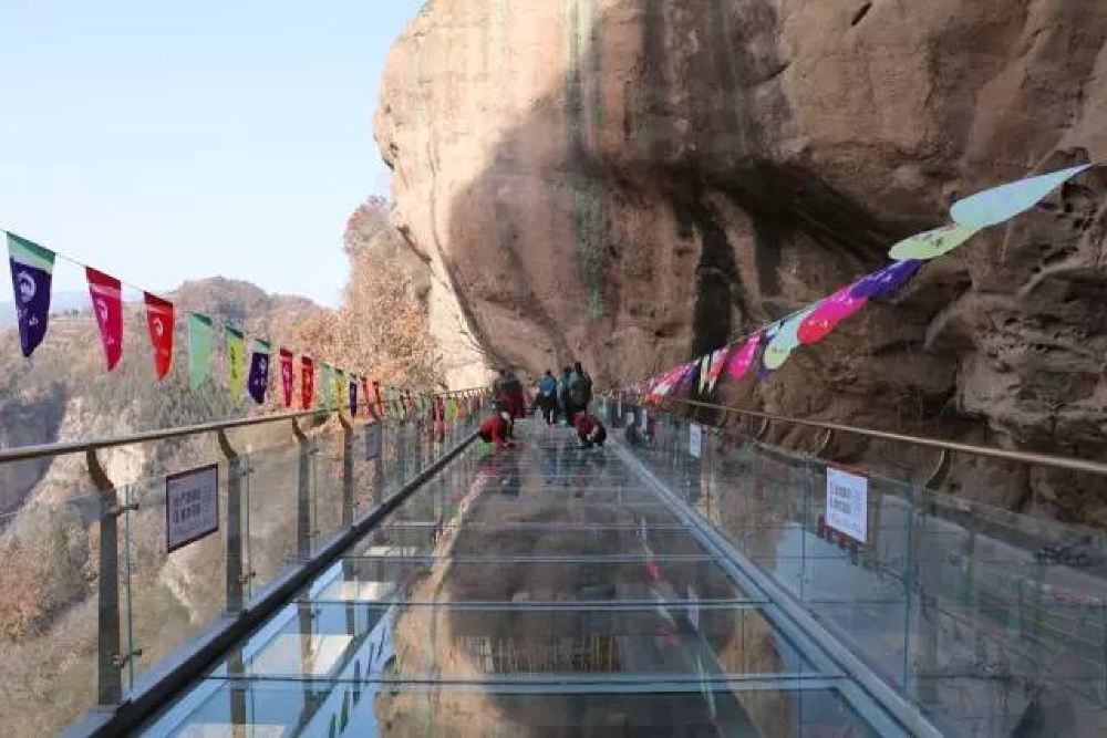 中国陕西宝鸡九龙山景区一日游玻璃栈道九龙山挑战双玻1日游