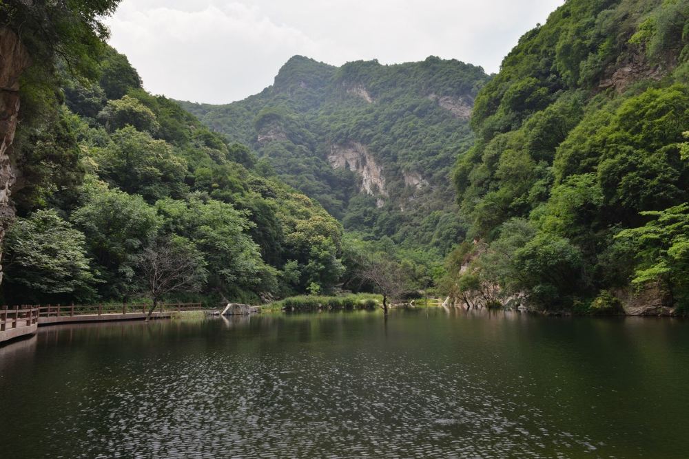 少華山景區,位於渭南市華縣縣城東南約7公里處,因道教名山少華山得名.