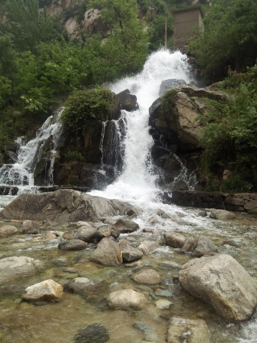 陕西西安沣峪庄园秦岭大坝沟景区一日游3小时畅滑附赠大坝沟景区游