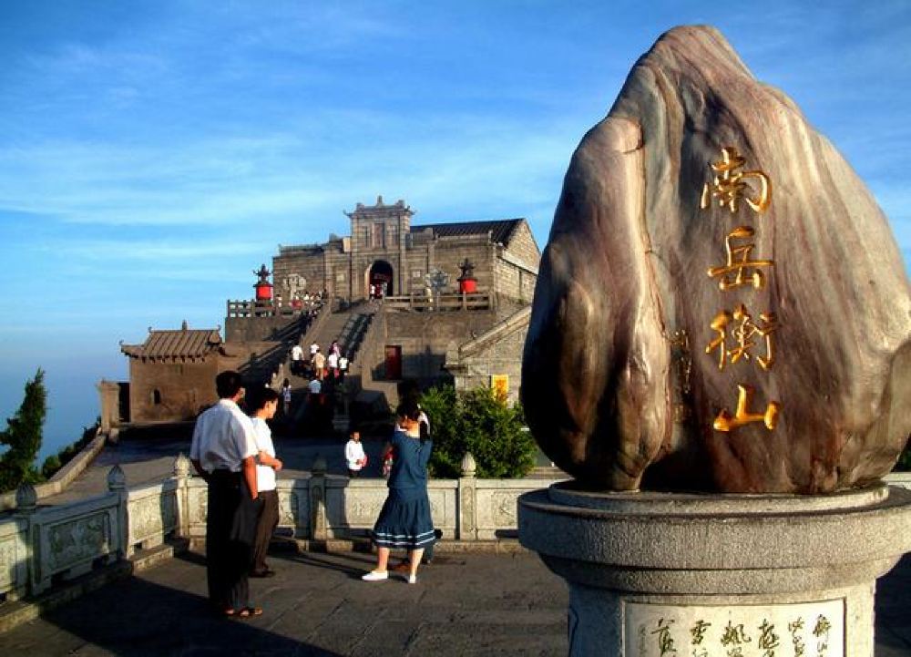 中国湖南衡阳南岳大庙祝融峰一日游南岳全景游含往返车费门票含餐