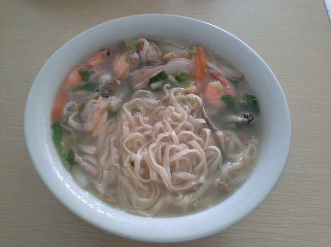 米粉是用什么米粉炒 CghzflU3jLKAVabDAACI8MDCnnY573_C_671_10000_Q90.jpg