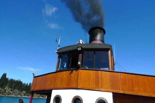 皇后镇上的恩斯洛蒸汽船,畅游于优美的瓦卡蒂普湖.