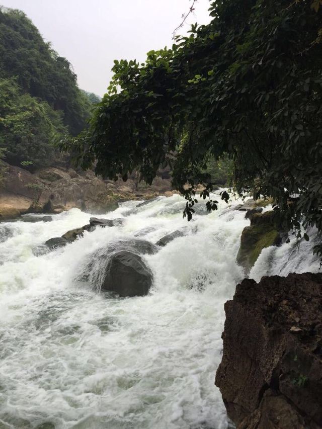 黄果树景区最好看的还是天星桥景区,有山有水,沿着河水时而是平缓无声