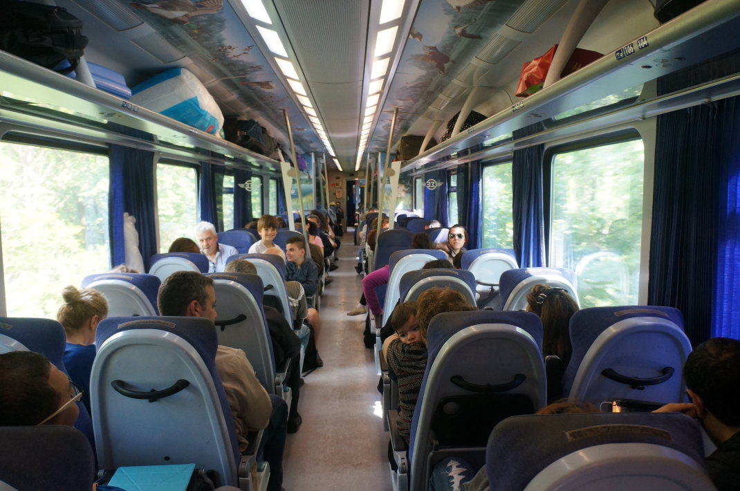 二等车厢 火车站