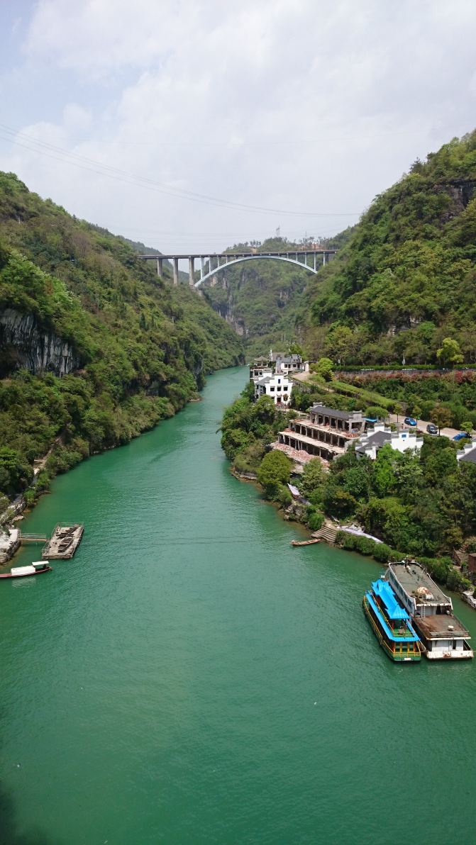 (摄于放翁酒家店左侧,下牢溪和三峡下牢溪大桥)