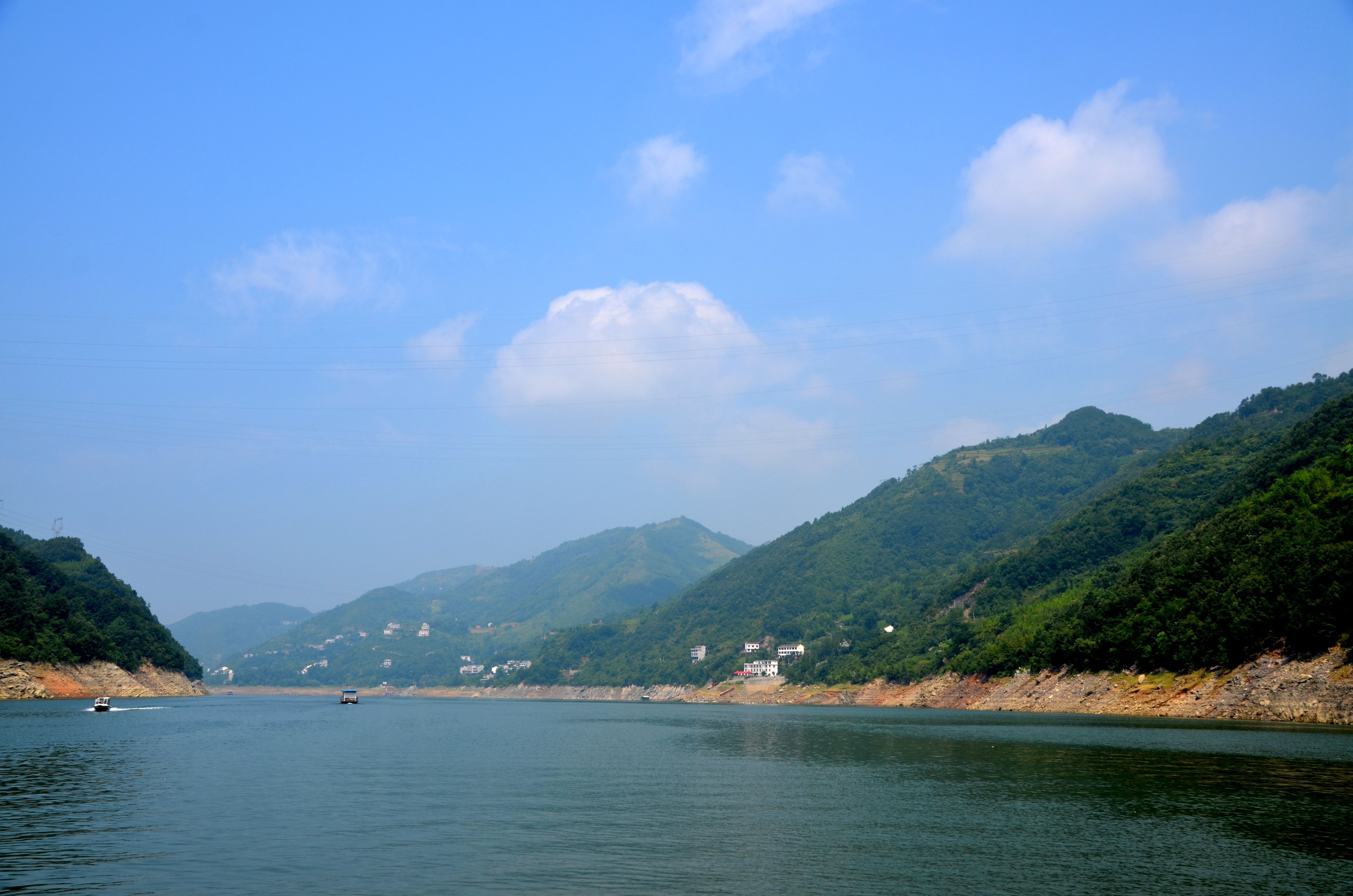 本次旅遊包括4個景點分別為翠屏島,金鑼島,織女島,鳥島.