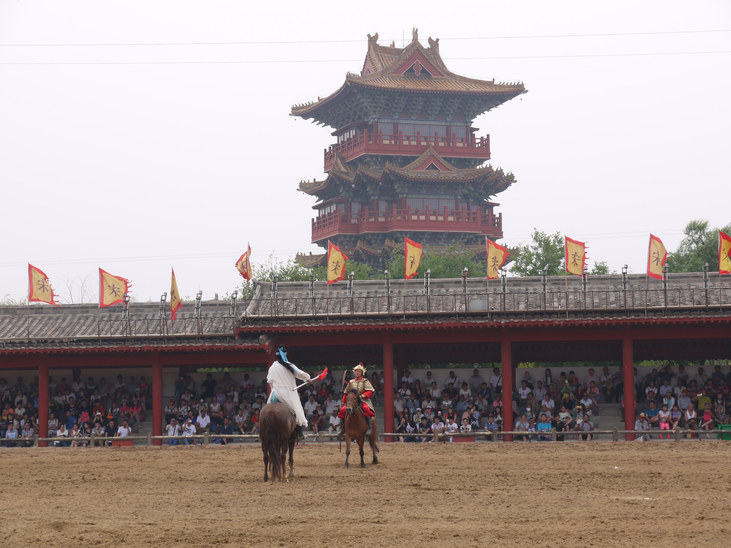 清明上河園 小梁王柴桂,手提著金背大砍刀,耀武揚威地出場.