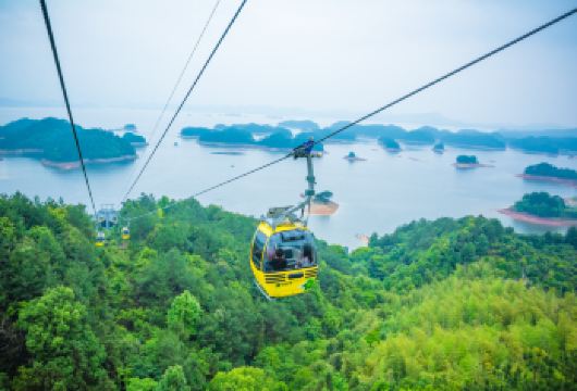 杭州千岛湖中心湖区一日游【登梅峰岛+月光岛 纯玩专车上门接】【[品质升级]升级甲类游船承接杭州散客专线 专船专用 绿色通道 官方背书 安全保障】