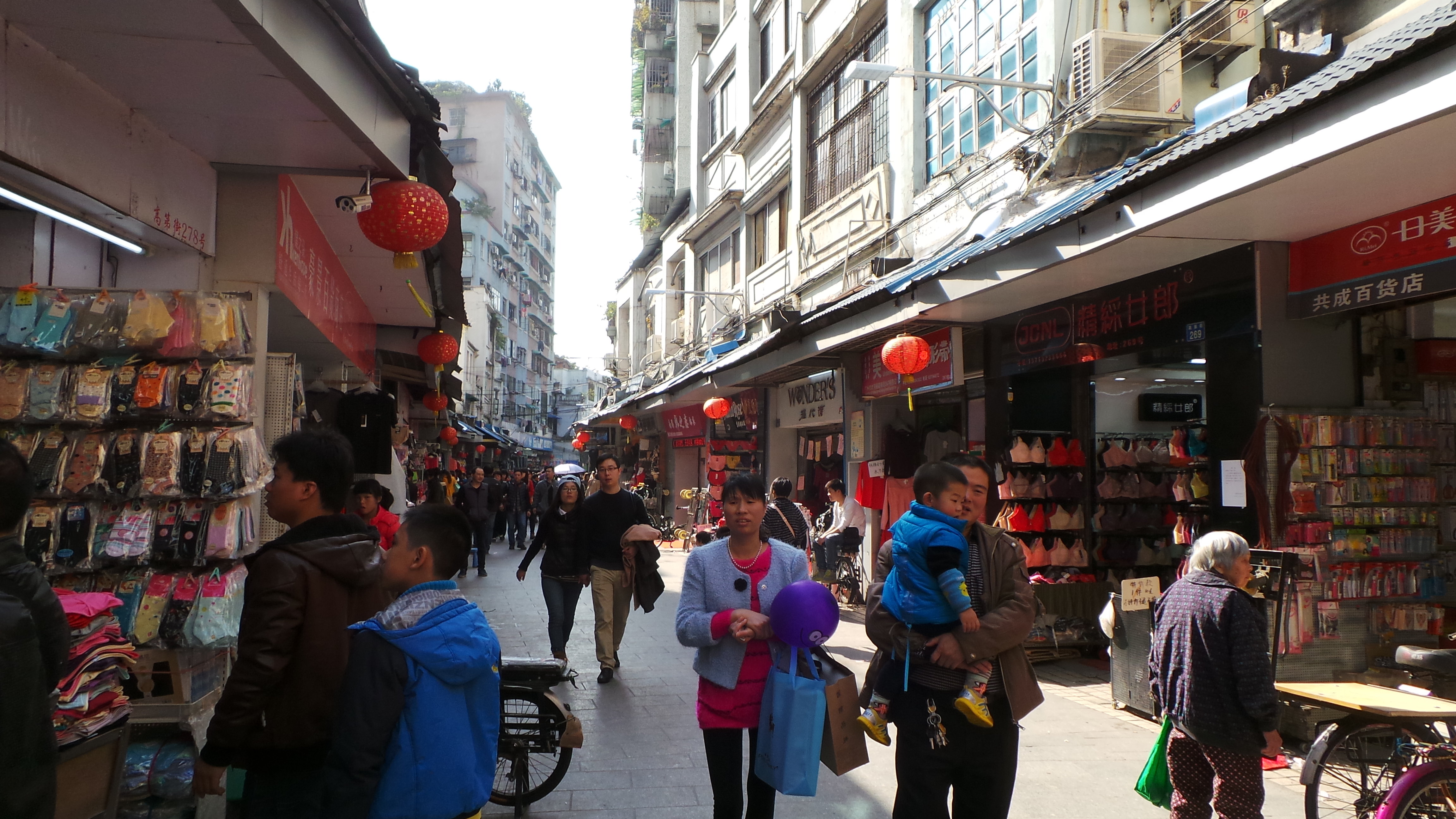 高第街是广州一条古老的商业街道,在改革开放初期曾经闻名全国