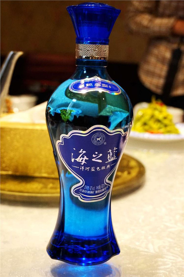 中国有名的白酒 CghzgVVovnGAXKJtAAGagsezyWE638_R_600_10000_Q90.jpg