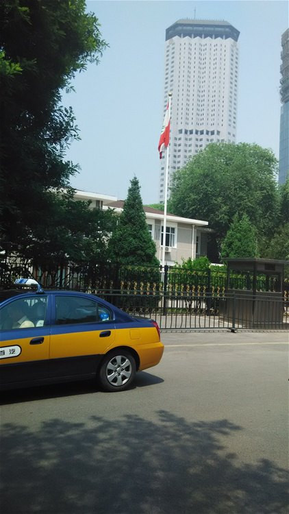 [原创]哈萨克斯坦大使馆面签的人挺多。北京5