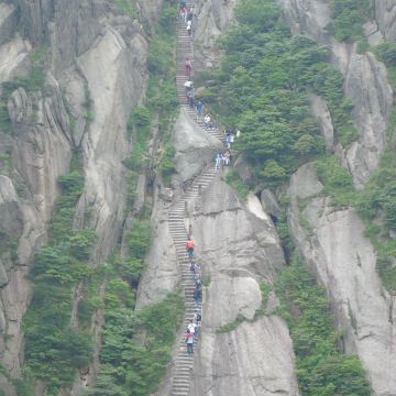 我征服了黄山-天都峰,证明了我未老.