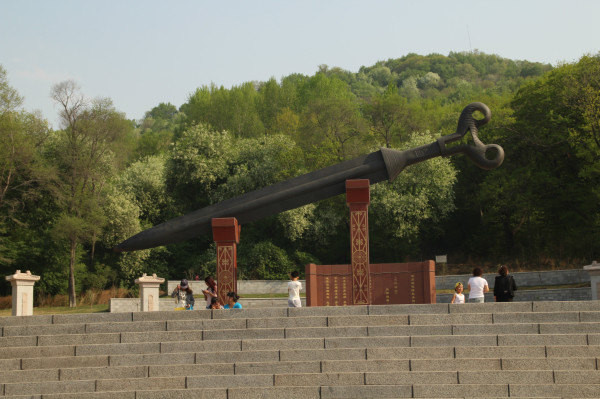 阐述了 扶余 国 ,高句丽 ,渤海国的 传承 ,基本 确认了 龙潭山城 是