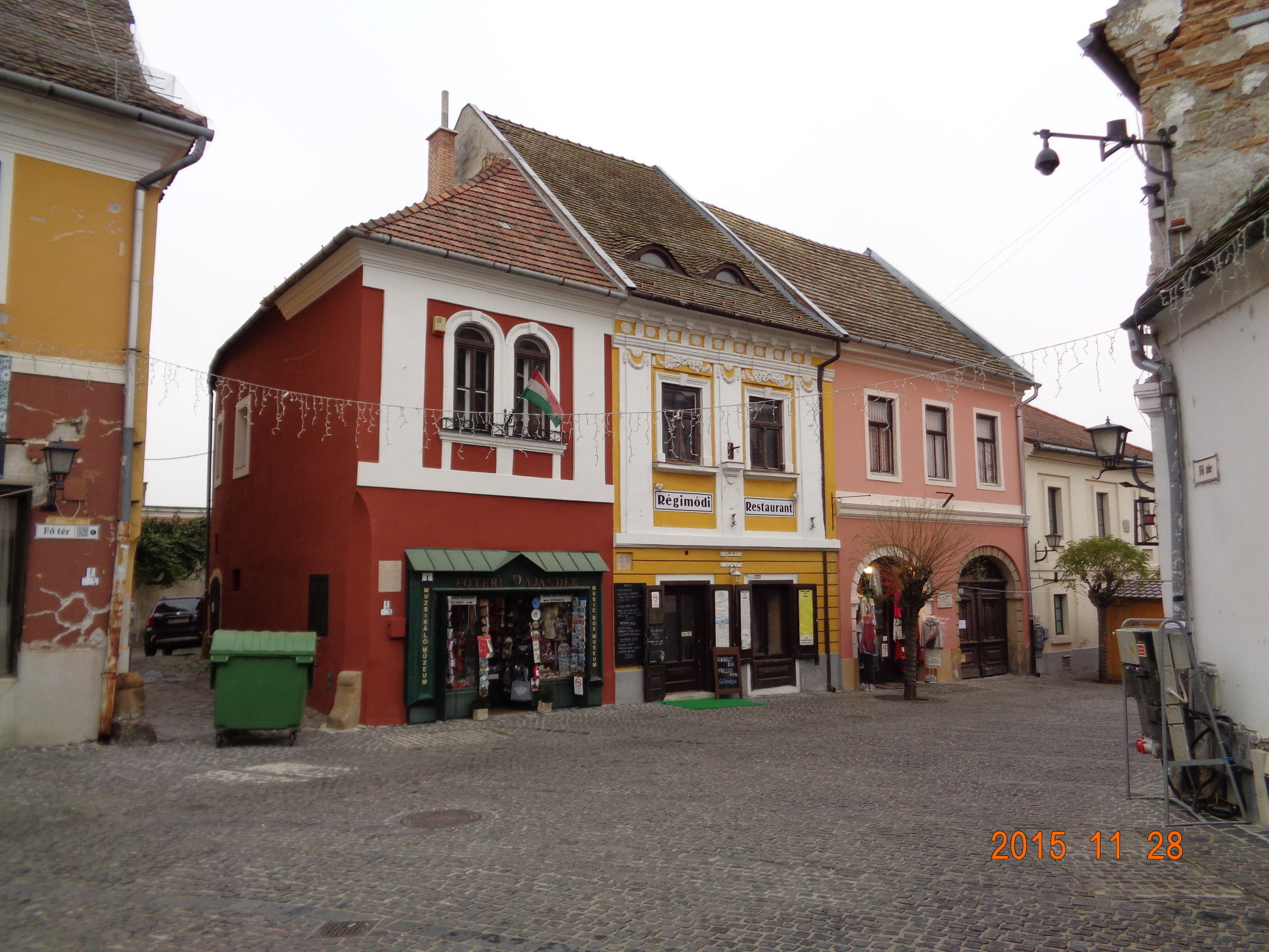 小镇多彩的房子 匈牙利圣安德烈小镇-山丹丹