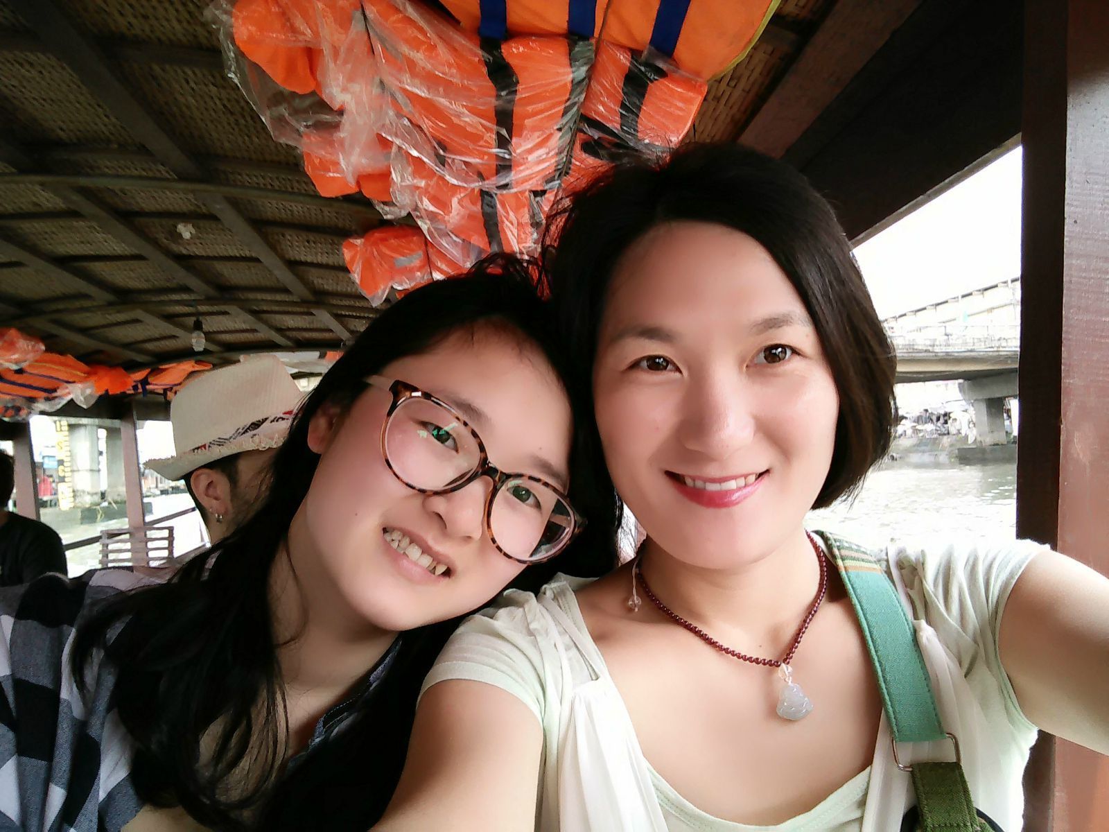 在新咖啡报名了湄公河的一日游(a day trip to mekong river);平时
