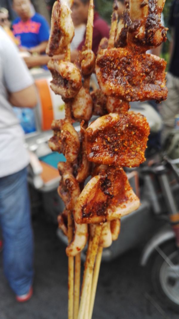 还有骑着自行车的老爷爷卖的缠蜜