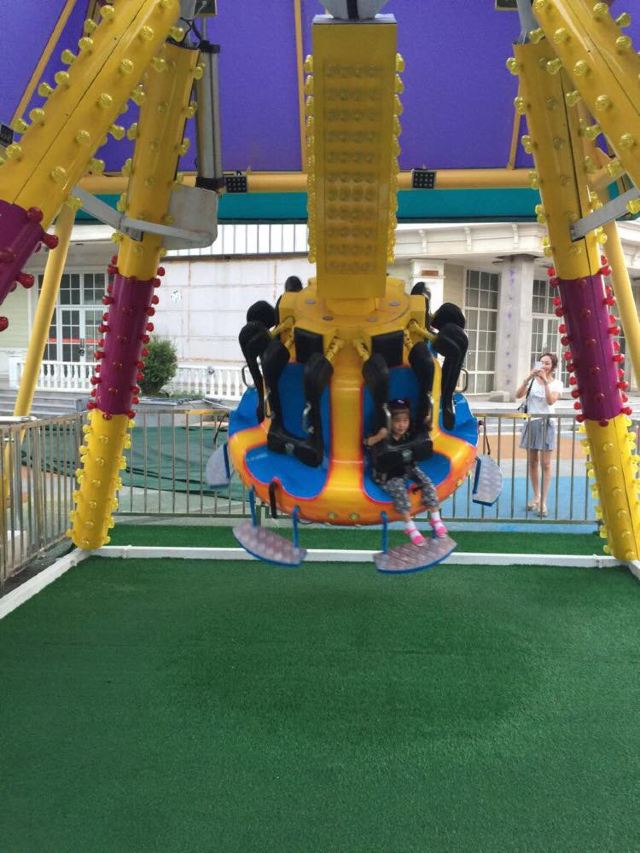 上午我们去养马岛时,赶上暴雨,下午雨过天晴,本来决定去渔人码头的雨