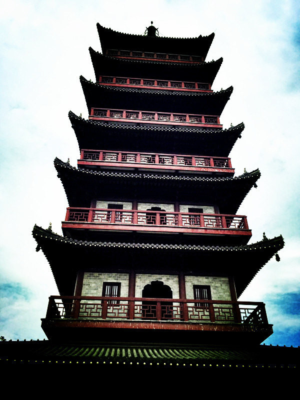 嘉兴的七塔八寺之一---壕股塔,因北临城濠,其水曲如股而得名.