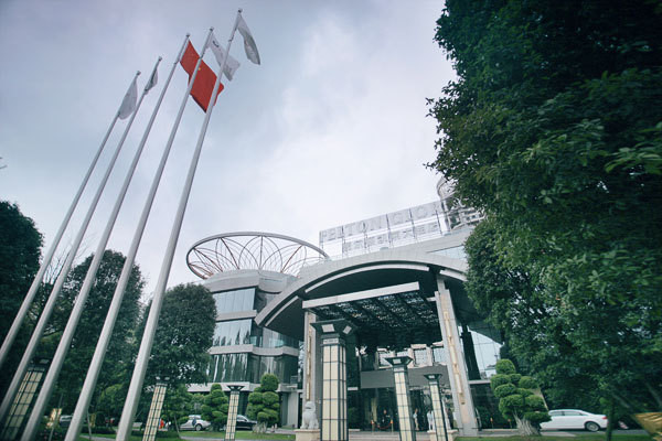 费尔顿凯莱大酒店酒店位于成都市温江区文化路111号,城市公园旁,温江