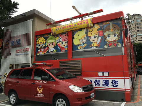 路遇可爱的消防队