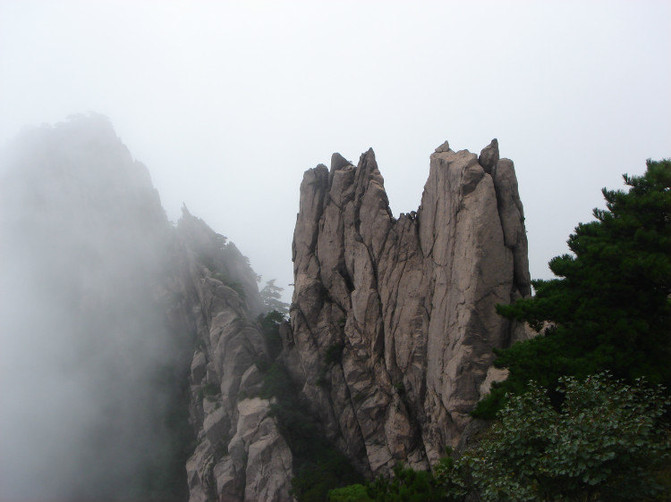 黄山人口好少_黄山云雾好风光图片(2)