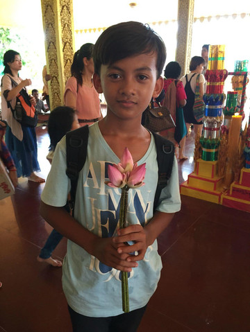                 偶遇许愿小男孩