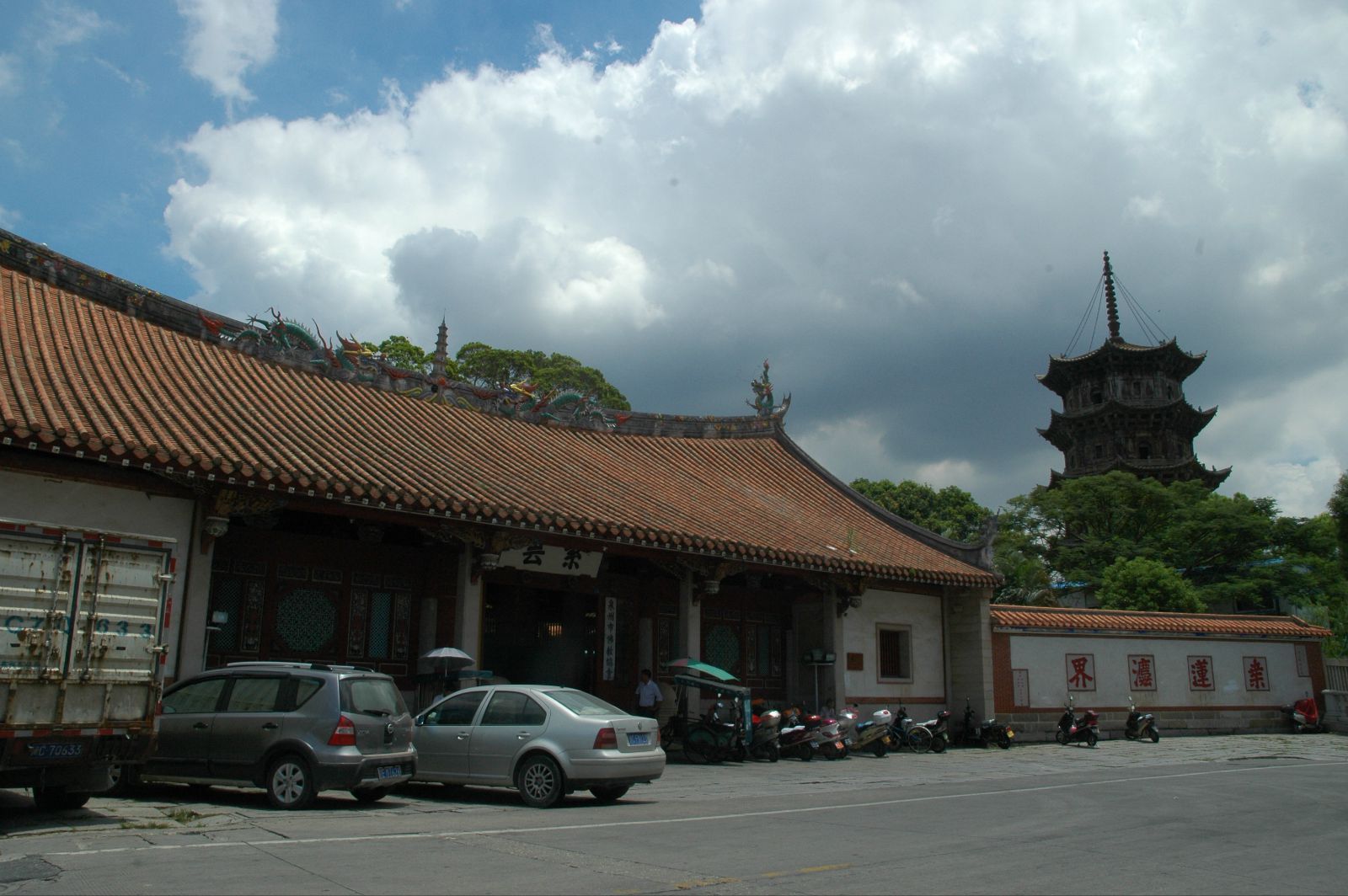 东塔和山门 开元寺,泉州