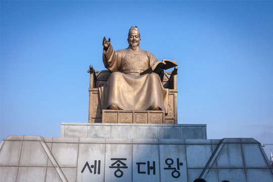 文字学家,改革家,朝鲜文(谚文)的发明者之一,即位前被封为忠宁大君