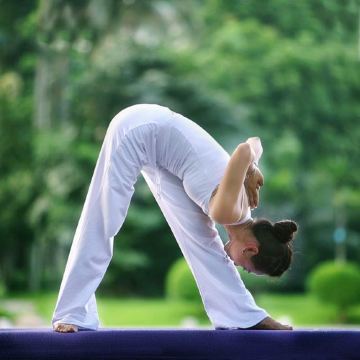 进入酒店下沉式花园—中庭花园上次瑜伽课堂舒展身体,曾荣获亚洲瑜伽