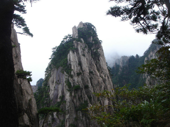黄山人口好少_黄山云雾好风光图片(2)