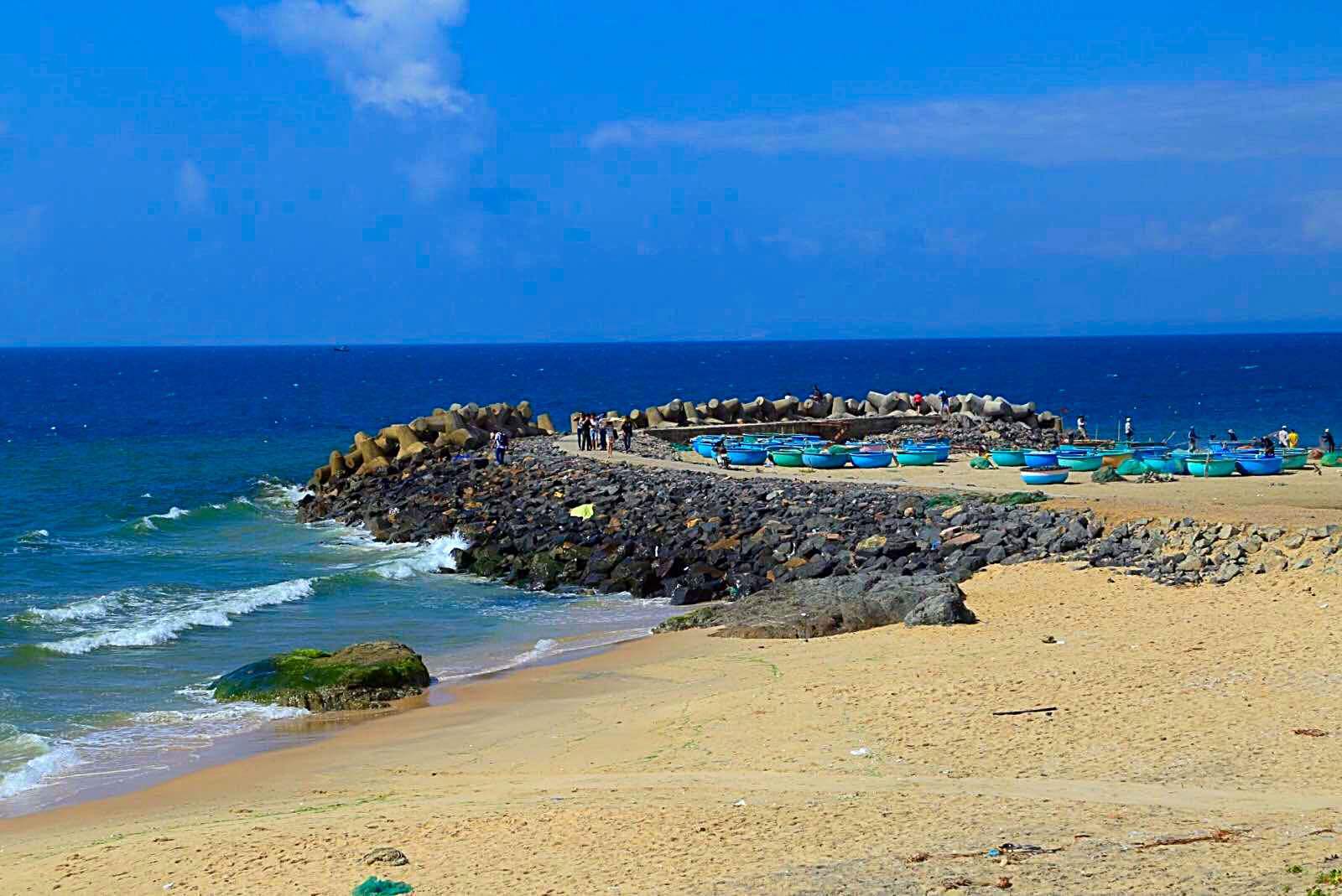 出去买openbus的票,经过漂亮的海滩,忍不住下车拍了一通. 美奈