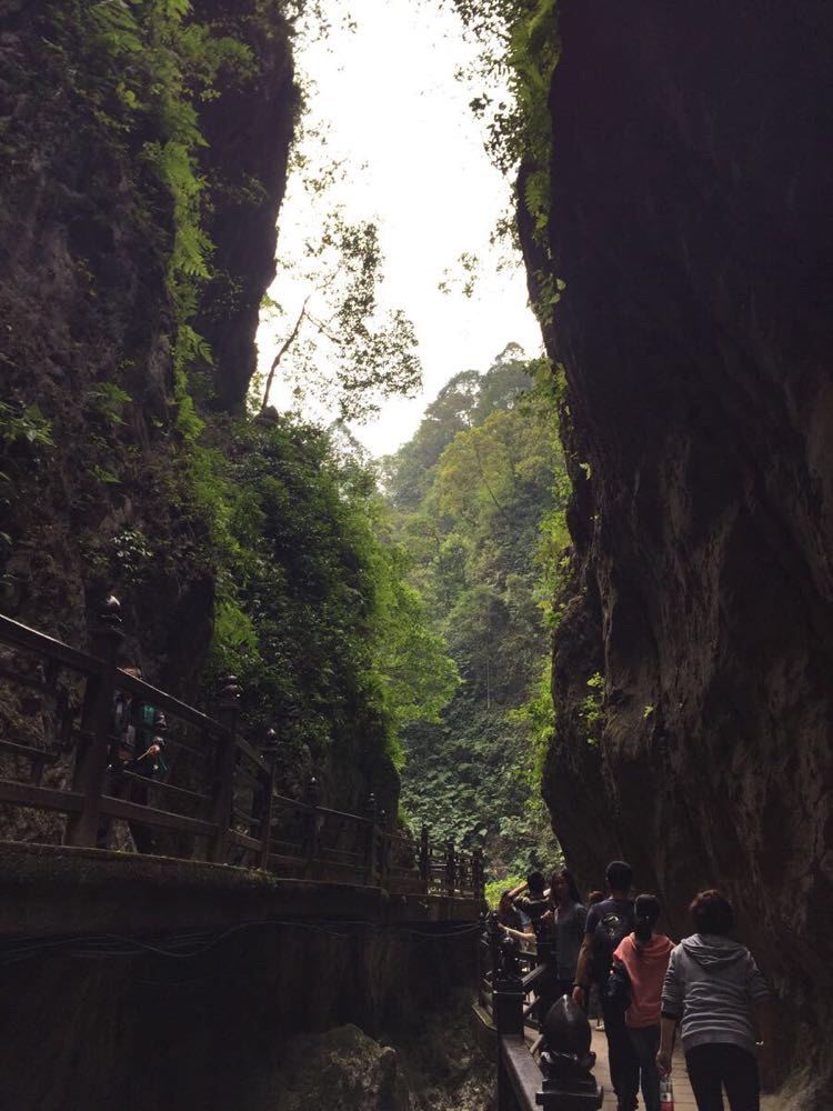 峨眉山一線天