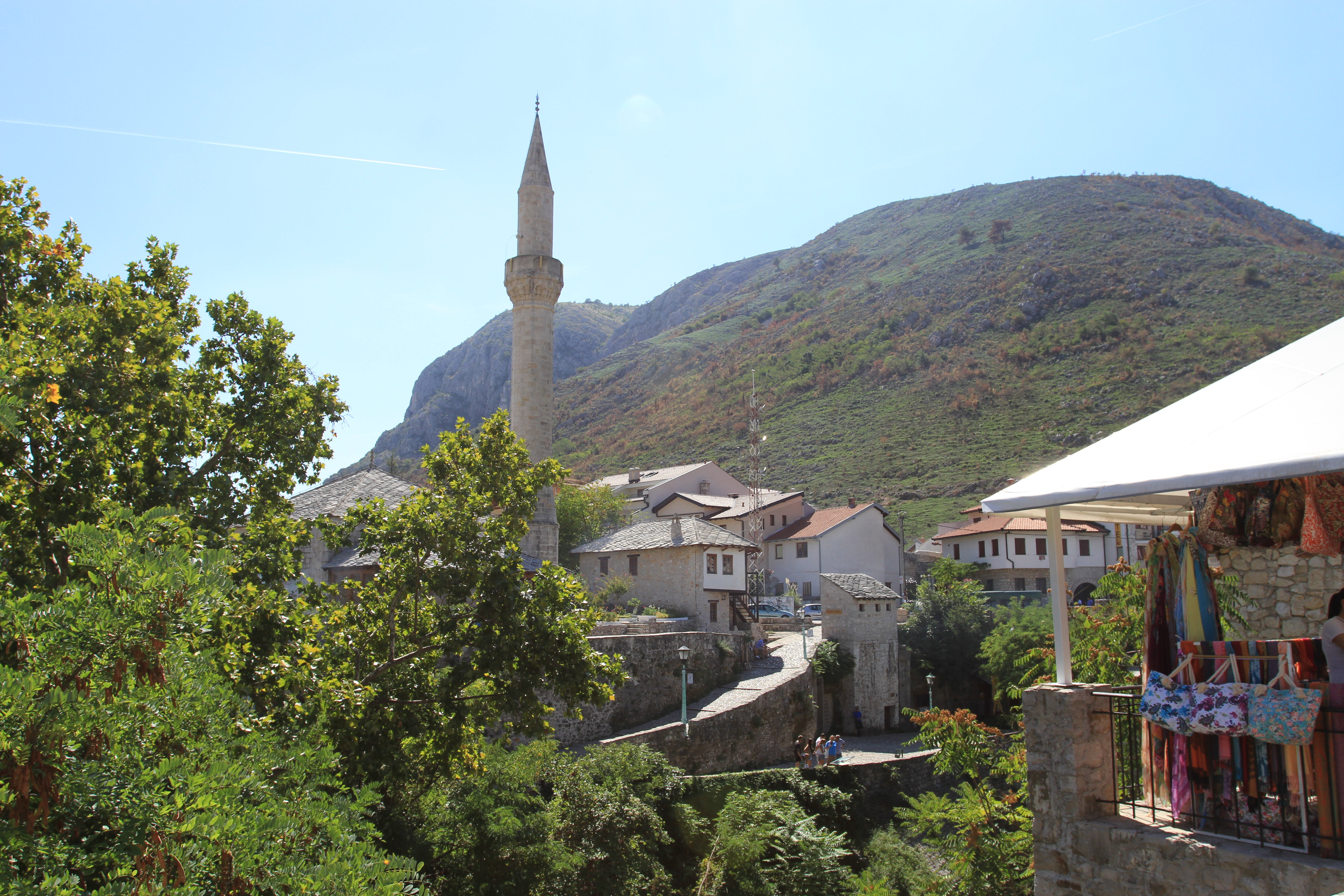 58万(2013年7月),其中波黑联邦占62.5%,塞尔维亚族共和国占37.5%.