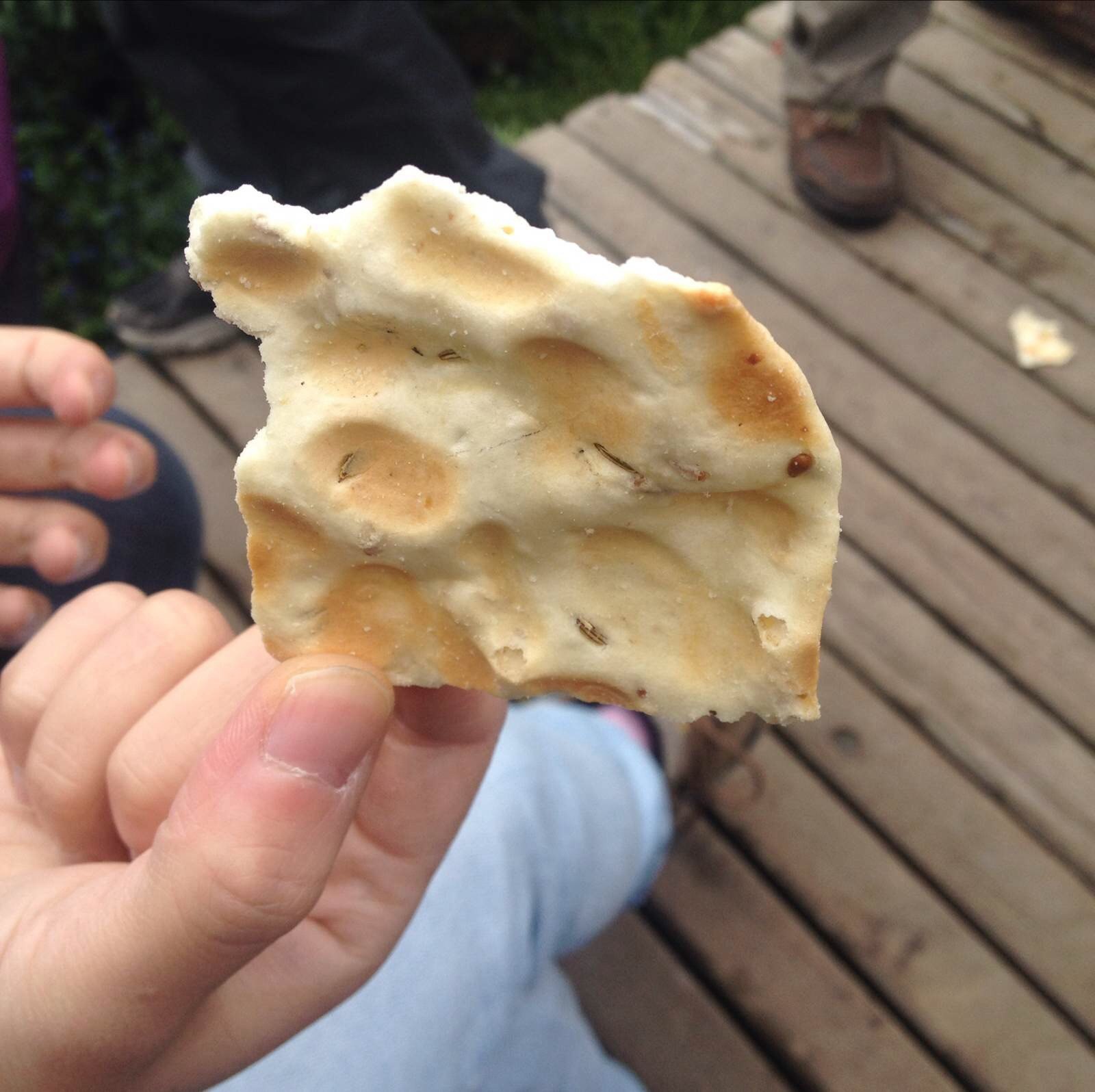 跟陕西游客讨的石头馍,好香 洛绒牛场