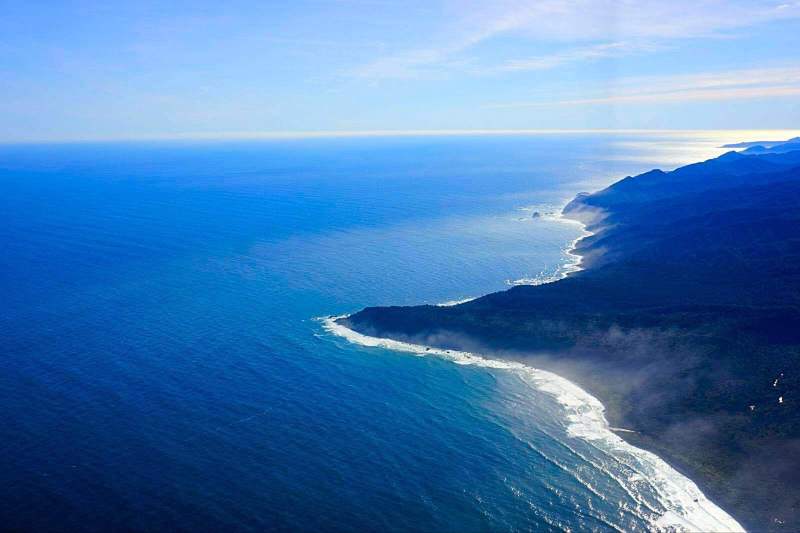 美丽峡湾的海岸线 米尔福德峡湾