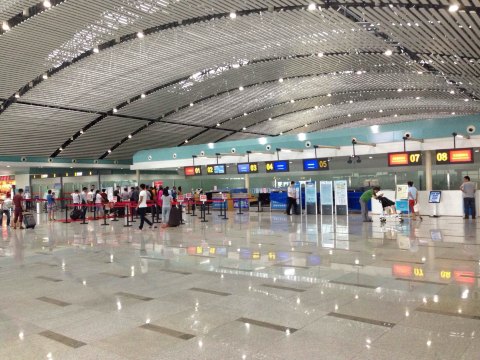 小小的观音机场,因为是开学日,显得格外冷清!