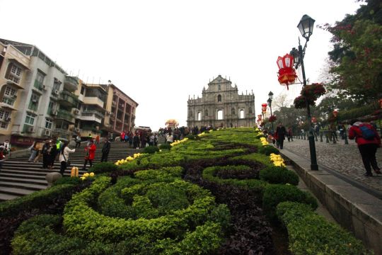 大三巴牌坊是澳门最具代表性的名胜古迹,为1580年竣工的圣保禄大教堂
