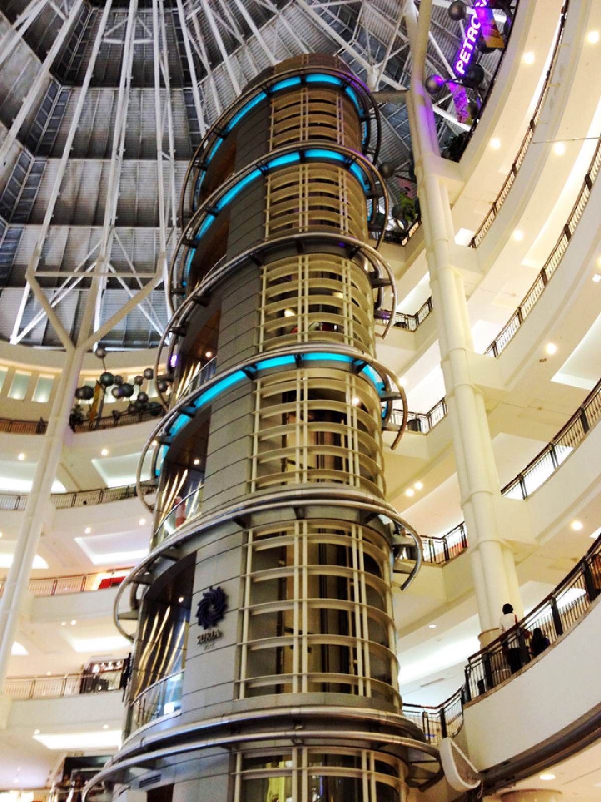 吉隆坡双子塔商场内部