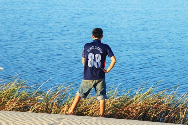 小哥酷酷的背影.